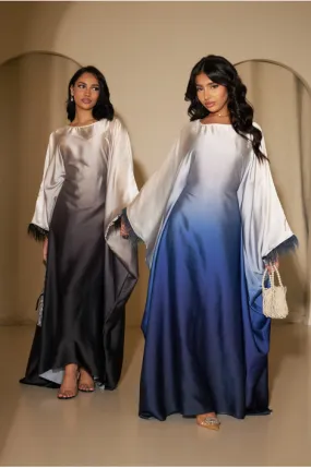 Abaya satinée dégradée rose et bleu foncé à plumes