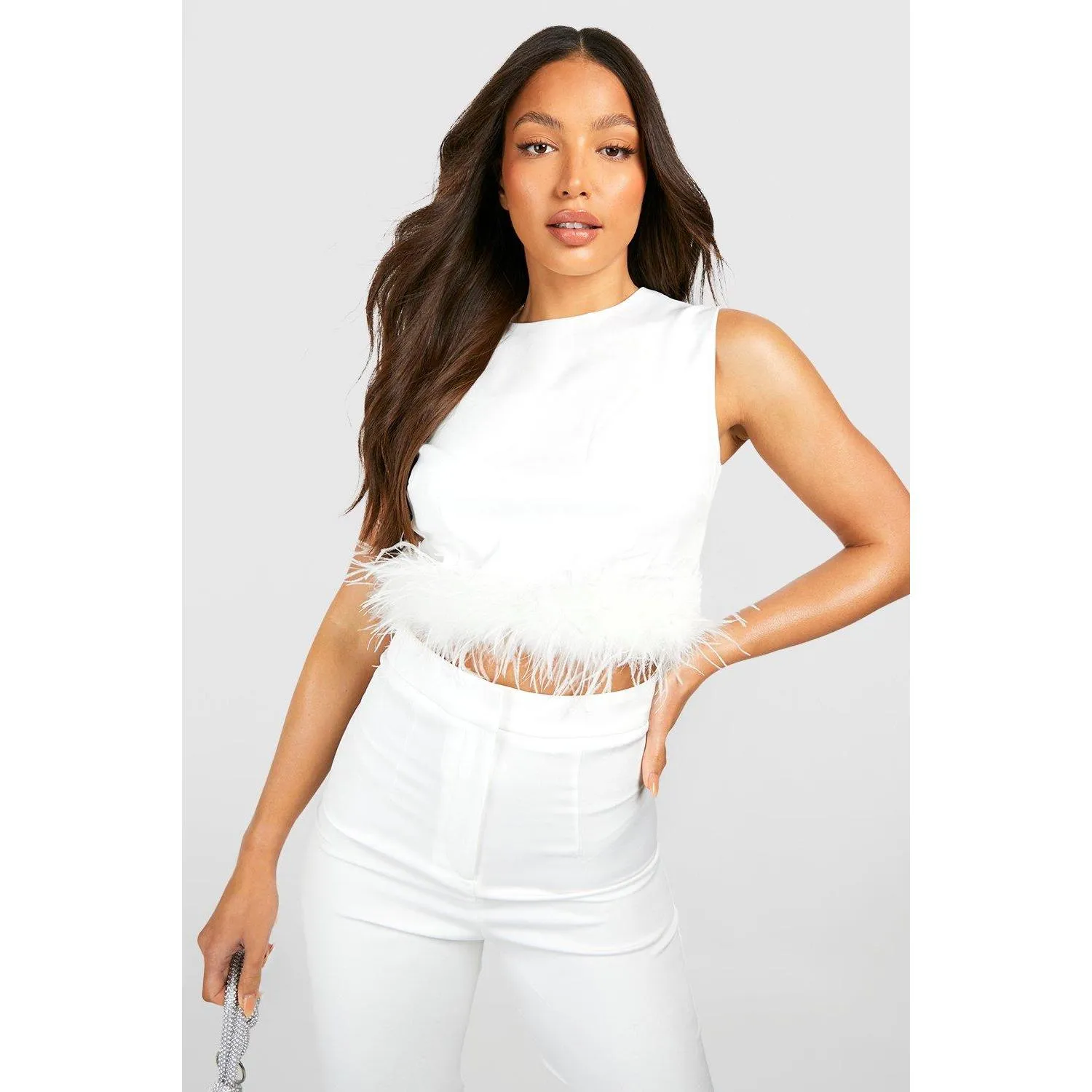 Tall – Crop top à plumes premium – Blanc ivoire